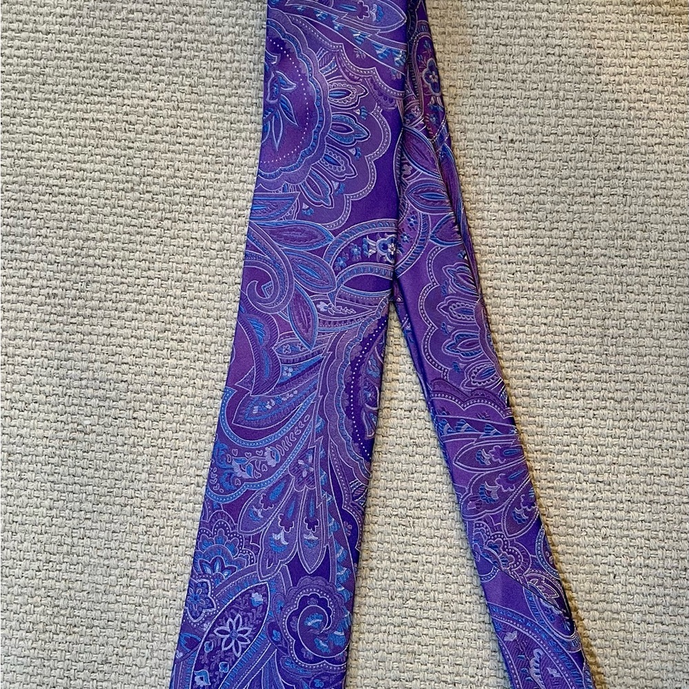 Saddlebred, 100% silk tie.